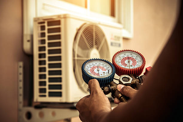 Professional Hvac technician working in Lyons, GA